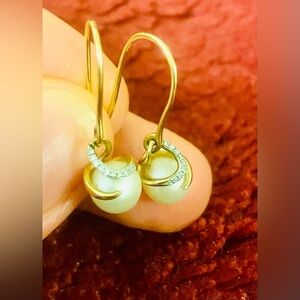 Elegant 9 K (375) Gold and White Pearl Earrings. Vintage (1990’s)